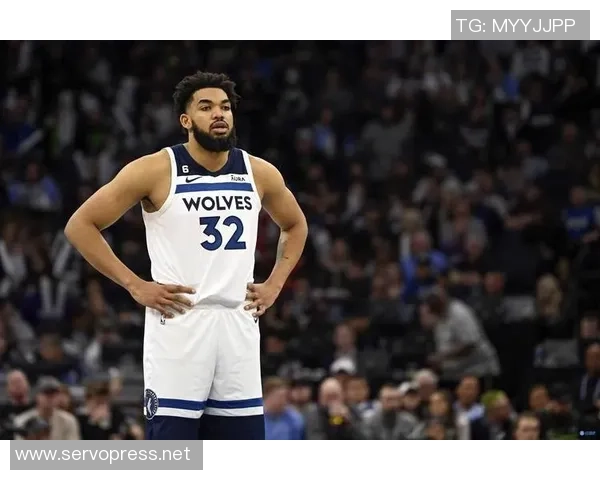 卡尔安东尼唐斯如何在NBA赛季中重塑自己的篮球风格与领导力